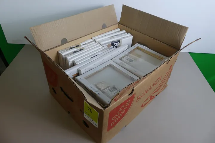 Konvolut Bespannte Keilrahmen Maße in cm ca. 20 x 20 / Umfang: Karton mit Inhalt